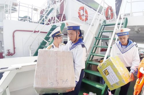 Tình đất liền gửi về biển xa
