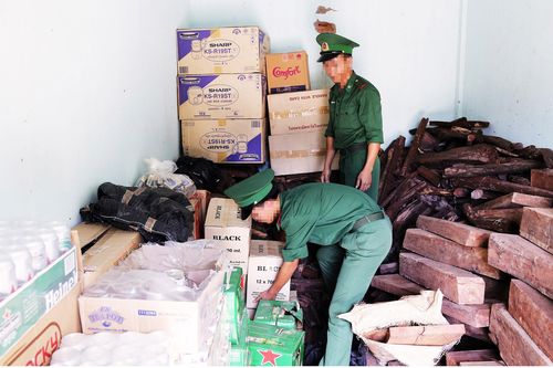 Nóng bỏng buôn lậu vùng biên giới miền Trung