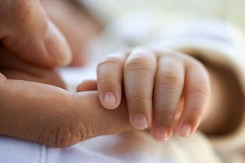 Cha dượng nhận con riêng của vợ làm con nuôi