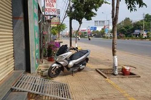 Truy tìm tên trộm túi xách trong 10 giây