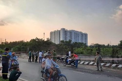 Điều tra người đàn ông chết bất thường bên đám cháy ven đường