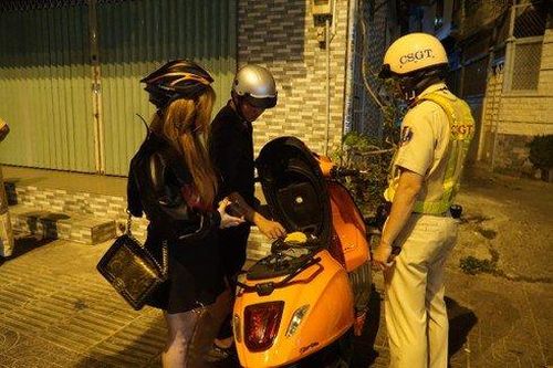 Xử lý nhóm đối tượng chuyên chỉ điểm cho người vi phạm 'né' chốt CSGT ở Tây Ninh