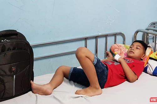 Vụ hàng loạt học sinh cấp cứu nghi do ngộ độc thực phẩm: 1 bệnh nhi bị trụy mạch