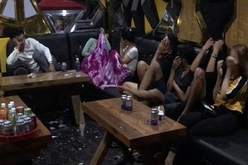 Phát hiện hàng chục nam nữ thanh niên 'phê' ma túy trong quán karaoke ở Tiền Giang