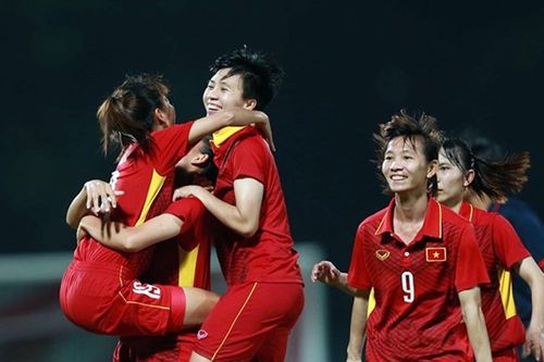 Lùm xùm vụ hứa thưởng 500 triệu: Đừng làm tổn thương tuyển nữ Việt Nam