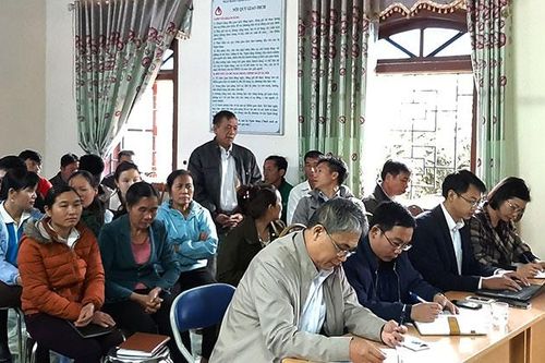 Phó Chủ tịch HĐND tỉnh Giàng Thị Hoa tiếp xúc cử tri xã Mường Mùn