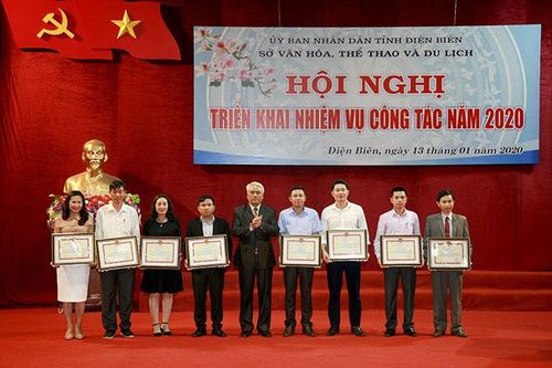 2 tập thể nhận Cờ thi đua của Bộ Văn hóa, Thể thao và Du lịch