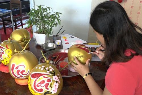 Dừa thư pháp hút hàng thị trường Tết