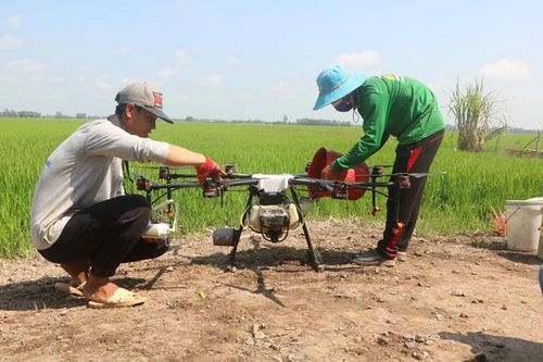 Kỹ sư Lâm Trọng Nghĩa và câu chuyện mang công nghệ về làng