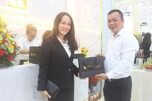 Khai trương showroom thời trang da đà điểu, cá sấu thứ 3 tại Khánh Hòa
