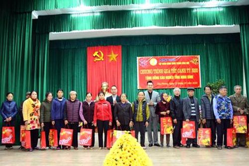 Tặng quà Tết cho các hộ nghèo, gia đình có hoàn cảnh khó khăn tại huyện Gia Viễn, Nho Quan