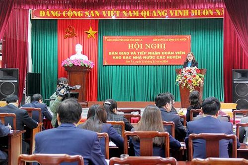 Hội nghị bàn giao và tiếp nhận CĐCS Kho bạc Nhà nước các huyện về Công đoàn Viên chức tỉnh