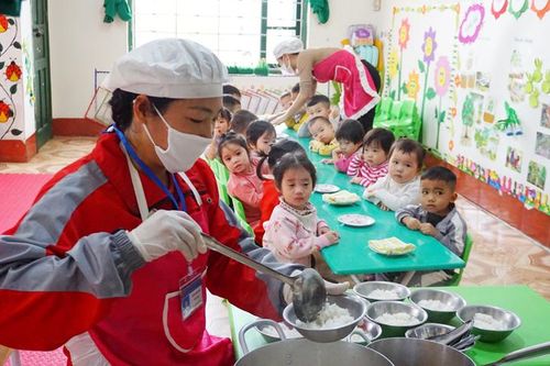 Đảm bảo bữa ăn cho học sinh bán trú