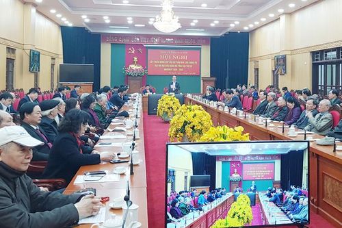 Lấy ý kiến đóng góp vào dự thảo Báo cáo Chính trị