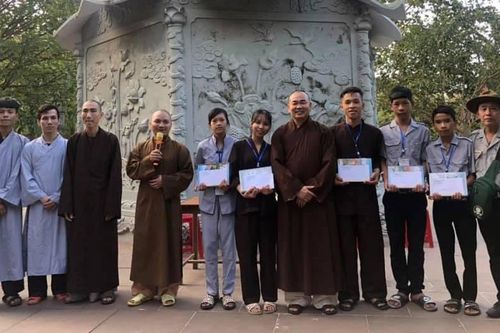 Huế : Chùa Diệu Ngộ tổ chức hội trại chào xuân mới