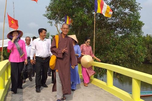Nhiều đơn vị chia sẻ quà Tết đến gia đình khó khăn
