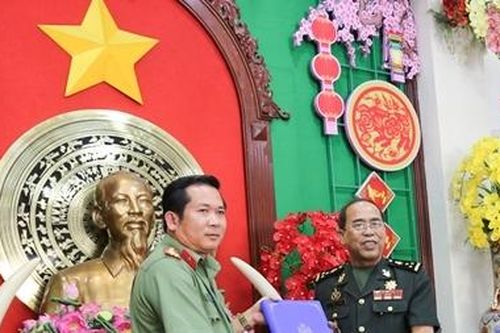 Bộ Tư lệnh cảnh vệ Quân đội Hoàng gia Campuchia thăm Công an TP Cần Thơ