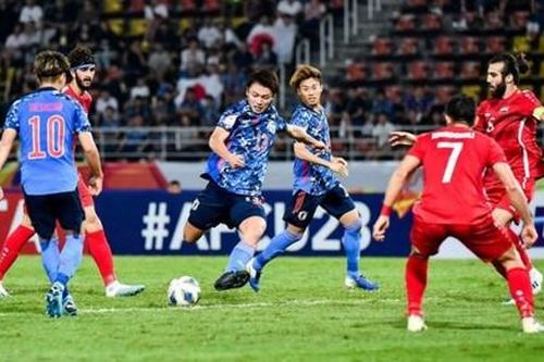 Người hâm mộ Nhật tức giận khi đội nhà bị loại từ vòng bảng