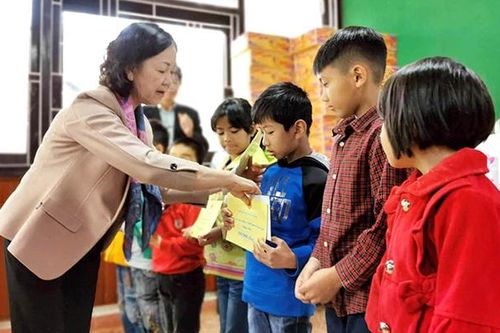 Lãnh đạo Đảng, Nhà nước thăm, tặng quà Tết các đối tượng chính sách
