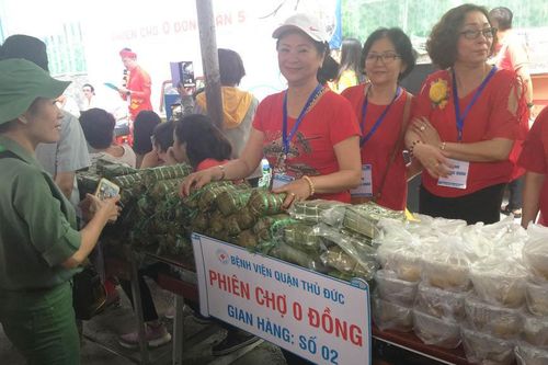 Tết sẻ chia, xuân ấm áp