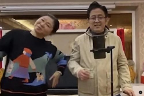 Mẹ sáng tác bài hát giục con trai tìm bạn gái, đưa về nhà dịp Tết