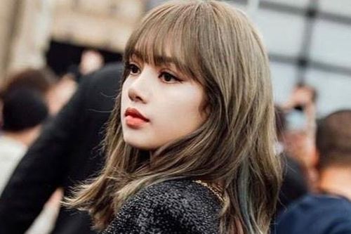 Lisa toát lên phong thái chuyên nghiệp trong buổi chụp mẫu