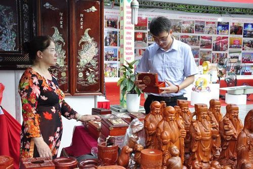 Đưa hàng Việt 'bám rễ' tại các khu dân cư
