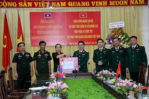 Bộ CHQS tỉnh Chăm Pa Sắc (Lào) thăm, chúc Tết Bộ CHQS tỉnh Quảng Ngãi