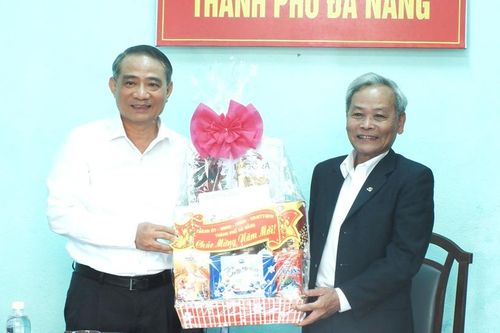 Bí thư Thành ủy Đà Nẵng thăm, chúc Tết CLB Thái Phiên, cán bộ hưu trí cao cấp & gia đình người có công