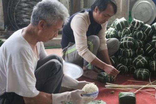 Độc đáo làng nghề bánh chưng Tranh Khúc