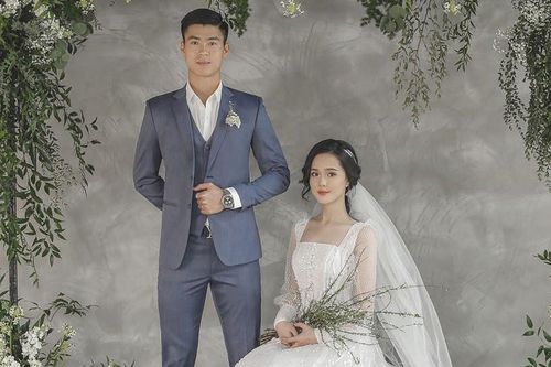 Trung vệ Duy Mạnh hé lộ ngày cưới bạn gái Quỳnh Anh
