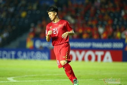 Đình Trọng đá chính từ đầu trận quyết định với Triều Tiên