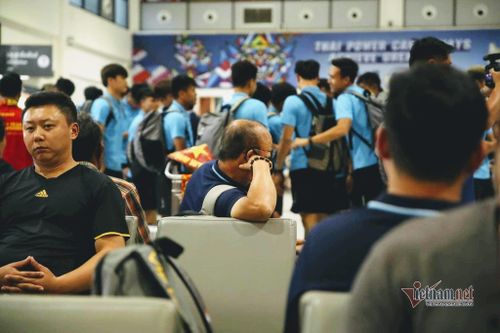U23 Việt Nam và Triều Tiên 'chạm trán' ở sân bay
