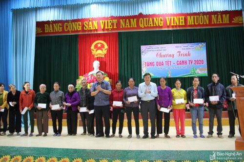 Hoạt động tặng quà Tết Canh Tý 2020 ở các địa phương
