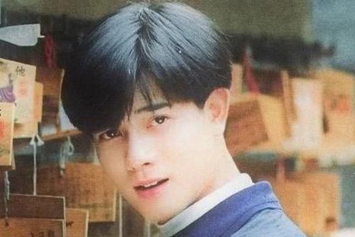 Netizen ngất ngây với những thước hình thời trẻ của 'thiên vương' này, các đàn em hiện tại đều phải chịu thua
