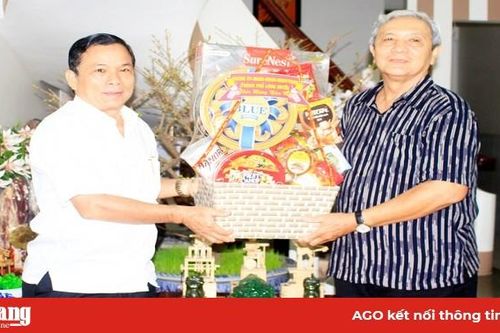 Thăm, tặng quà nhân dịp Tết Nguyên đán Canh Tý 2020