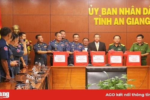 Bộ Tư lệnh Quân cảnh Vương quốc Campuchia chúc Tết tỉnh An Giang