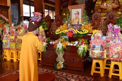 Việt Nam Quốc Tự : Lễ tưởng niệm HT.Thích Thiện Hoa