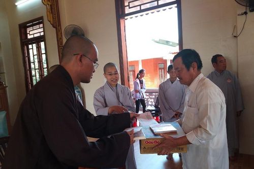 Các đơn vị trao quà tại Khánh Hòa, Quảng Trị