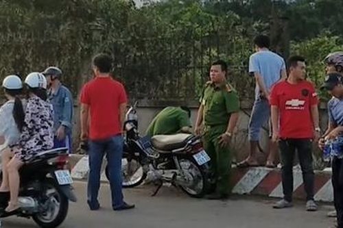 Dập tắt đám cháy cỏ phát hiện thi thể người đàn ông