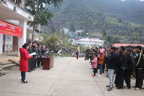 200 suất quà Tết đến với đồng bào nghèo nơi rẻo cao Mèo Vạc