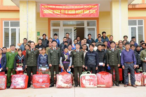 Mang Tết đến sớm với bà con vùng cao Nậm Vì