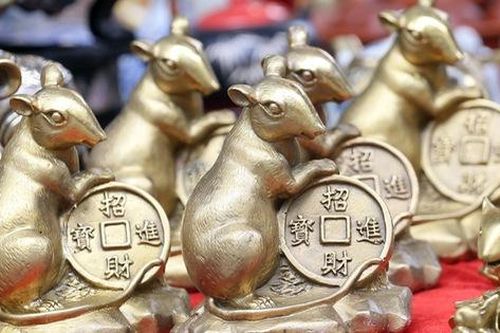 Chuột đúc đồng độc lạ hàm ý mang tài lộc, may mắn dịp Tết hút khách