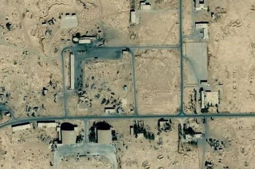 Căn cứ không quân Syria hứng mưa tên lửa, nghi Israel bắn