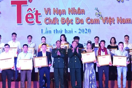 Chung tay mang Tết đầm ấm cho nạn nhân chất độc da cam