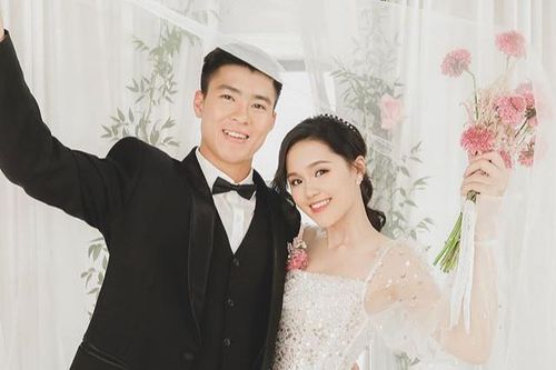 Văn Toàn gửi lời chúc, Hồng Duy muốn mừng cưới Duy Mạnh bằng mỹ phẩm