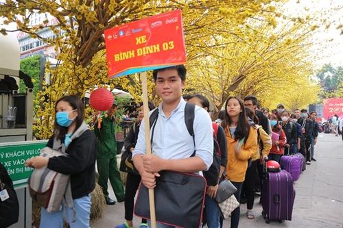 'Chuyến xe mùa xuân' đưa 2.500 sinh viên khó khăn về quê đón Tết