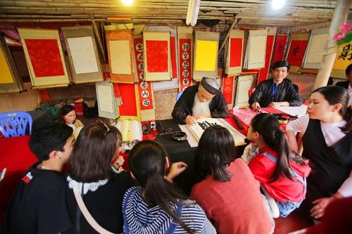 Hội chữ Xuân Canh Tý: 'Ông đồ' giảm, chất lượng tăng?