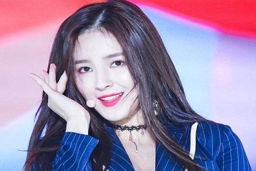 Nancy Momoland đẹp đến mức từng được gọi là 'Kim Tae Hee của trường'