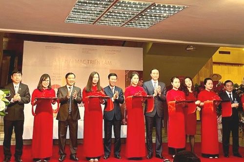 Nhiều hiện vật độc bản, quý hiếm về 90 năm thành lập Đảng được trưng bày